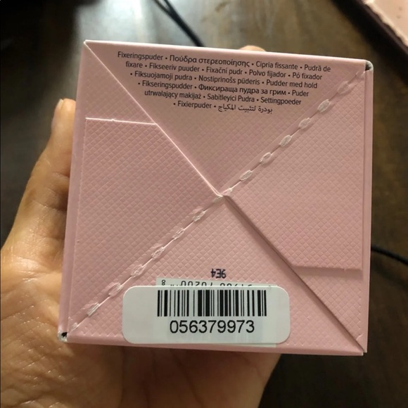 Too faced Born This Way Setting Powder - Picture 4 of 5